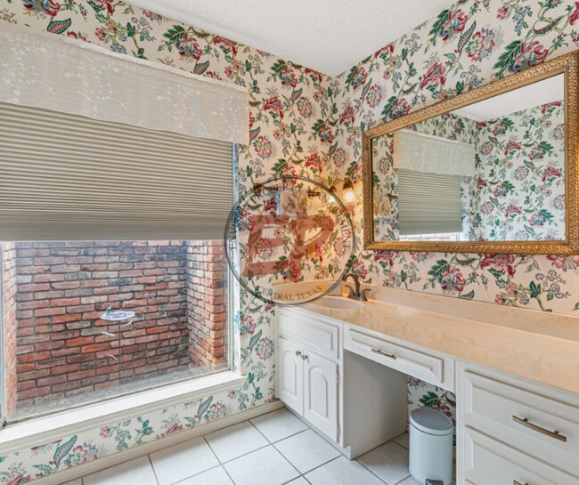 Building Photo - 712 Willow Creek Dr
