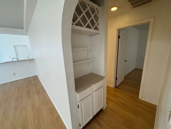 Building Photo - 3 bedroom, 2 bath 2 car garage home for re...