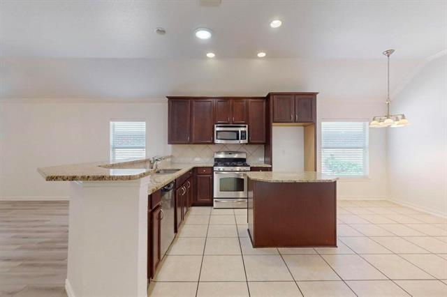 Building Photo - 1720 Bluebird Dr
