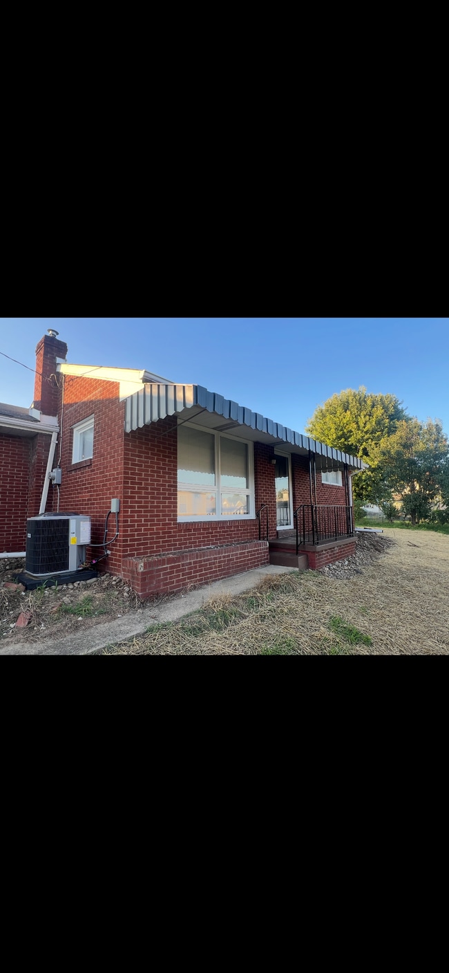 Building Photo - 38 3rd Ave