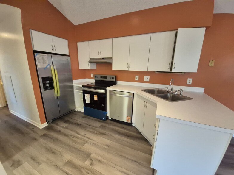 Building Photo - 12762 Saint James Pl
