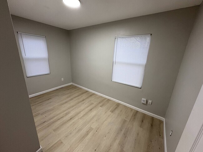 Building Photo - 2622 Hiawatha St