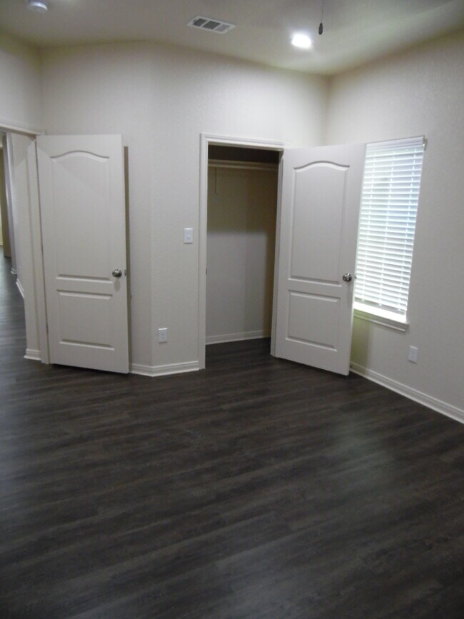 Building Photo - 301 Panther Way