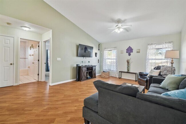 Building Photo - 5840 Mariposa Dr