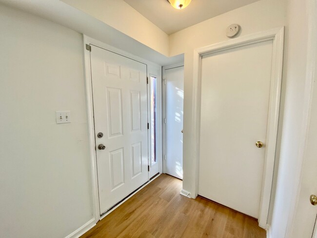 Building Photo - Spacious Condo One Mile to the Beach! One Living Level - Pet Friendly - Private Patio - Ready 05-...