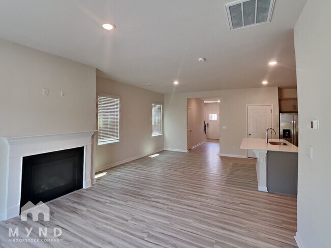 Building Photo - 553 Zermatt Ct