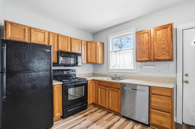 Building Photo - 212 E Hudson St