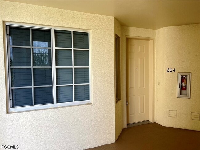 Building Photo - 20061 Sanibel View Cir