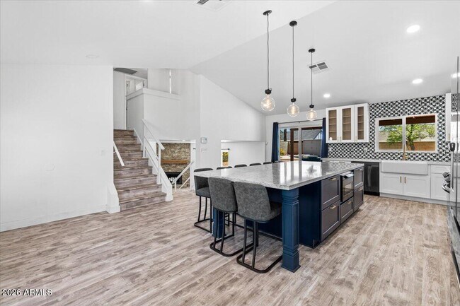 Building Photo - 1041 E Kristal Way