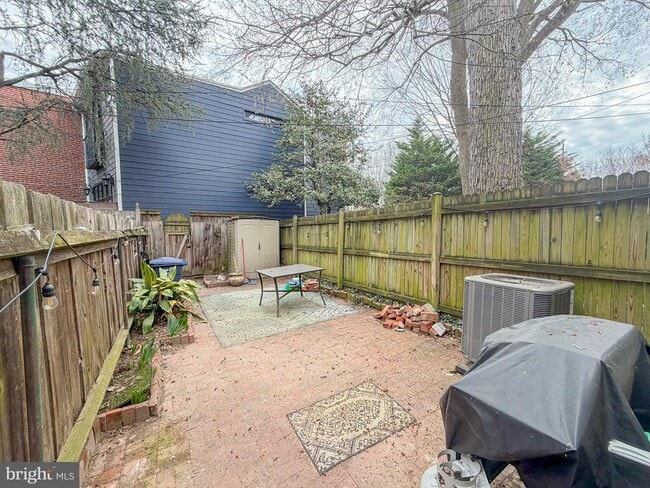 Building Photo - 318 11th St SE