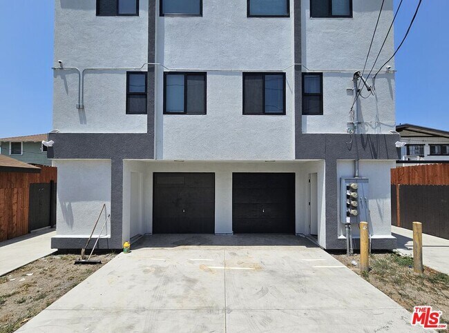 Building Photo - 4112 Normandie Ave
