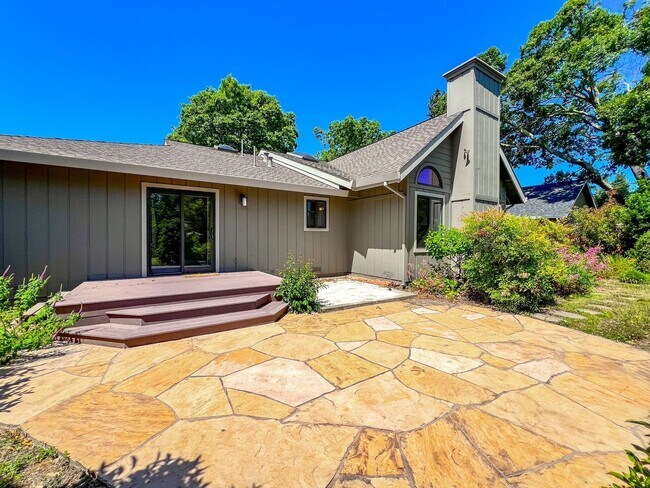 Building Photo - Charming Four Bedroom Home in Napa's Sough...