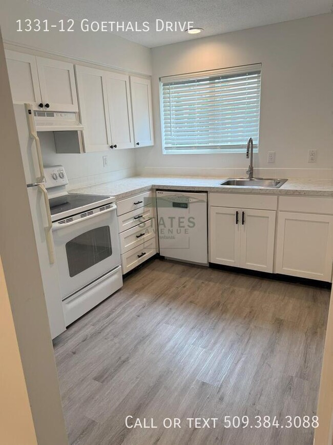 Building Photo - 1331 Goethals Dr