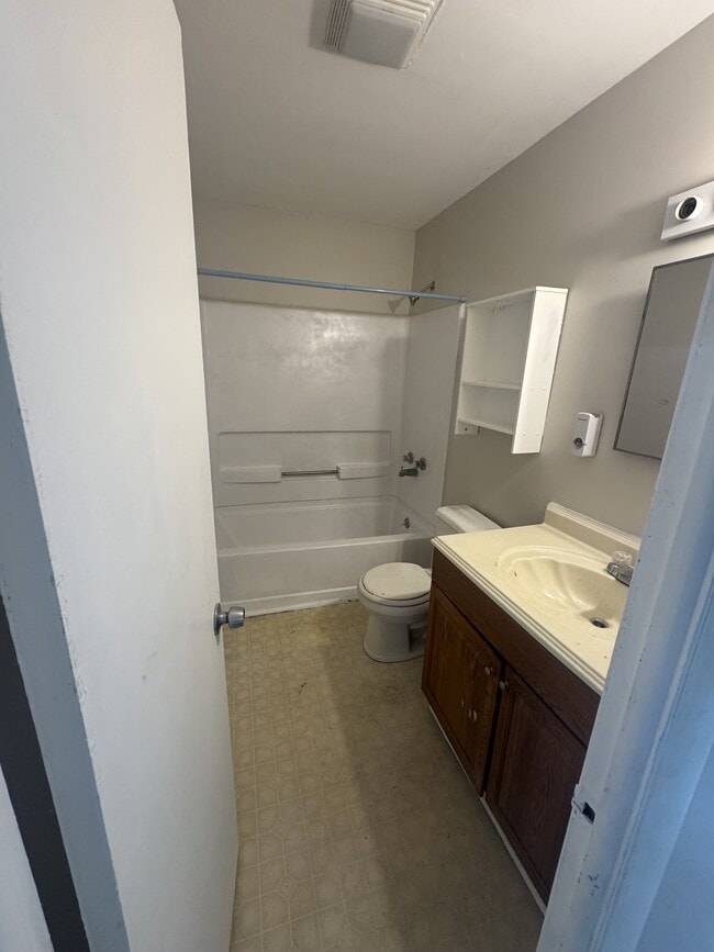 Building Photo - 3401 SE Ohio Ave