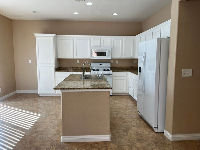 Building Photo - 8988 Winchester Ridge St