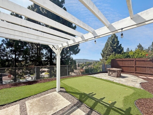 Building Photo - Beautiful 4B/2BA Home in Rancho Peñasquito...