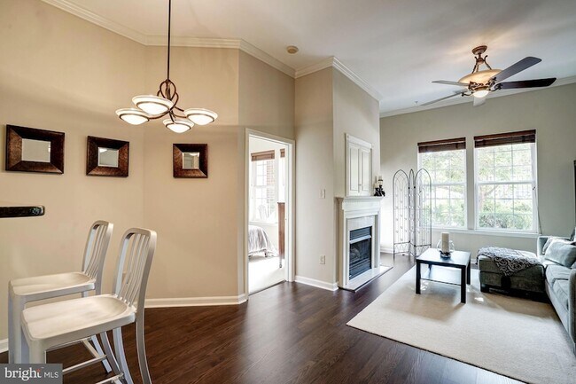 Building Photo - 4950 Brenman Park Dr