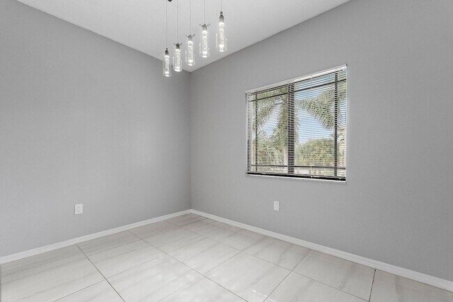 Building Photo - 3019 Alcazar Pl