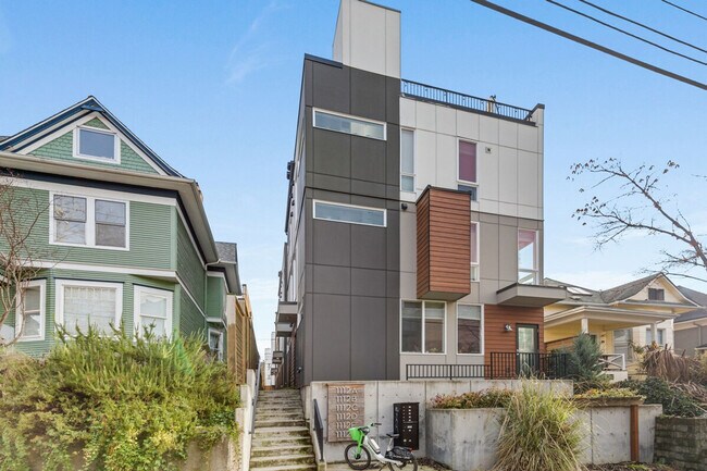 Building Photo - 1112 13th Ave