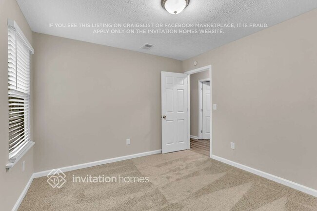 Building Photo - 6584 Oakwood Dr