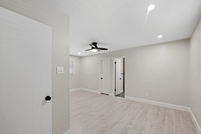 Building Photo - 5911 Rutherglenn Dr