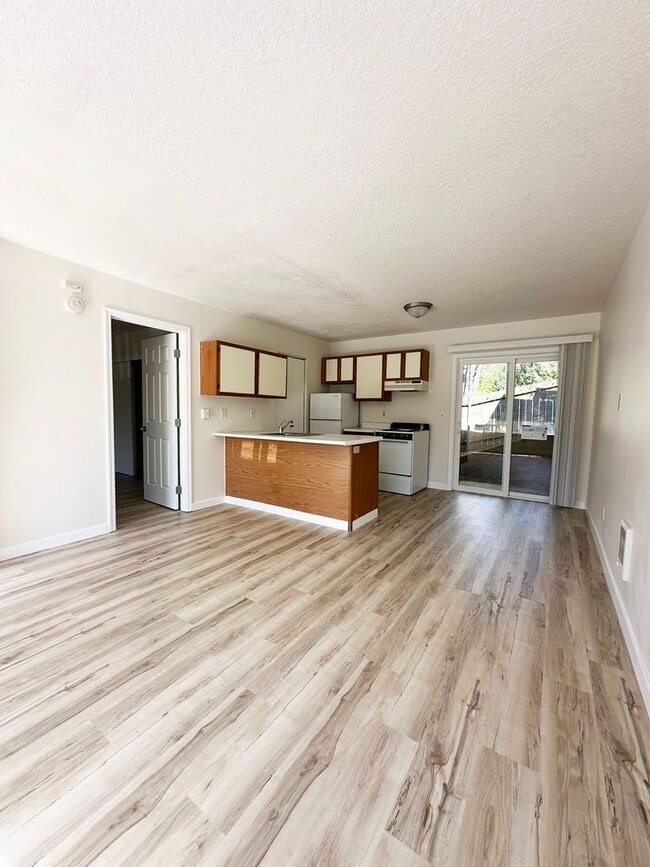 Building Photo - 4940-4950 SW 45th Ave