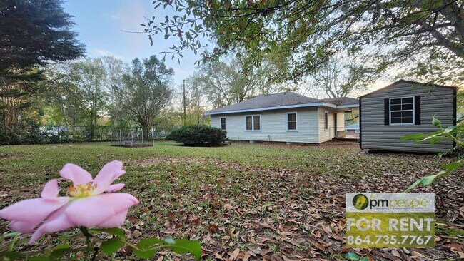 Building Photo - Remodeled 3/2 ready for new tenants.