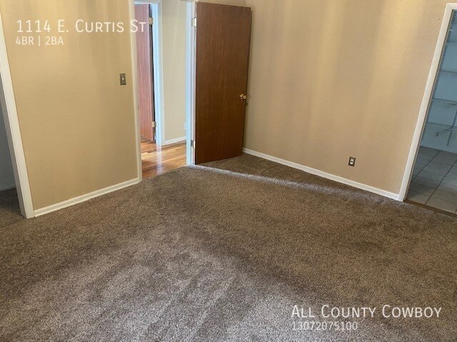 Building Photo - 4 Bed, 2 Bath, 1 Garage
