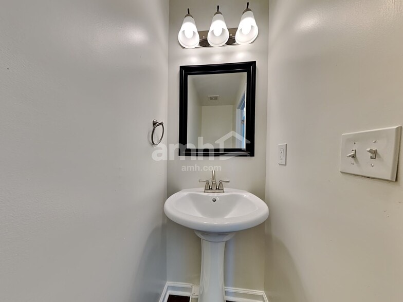 Building Photo - 280 Hawken Trail