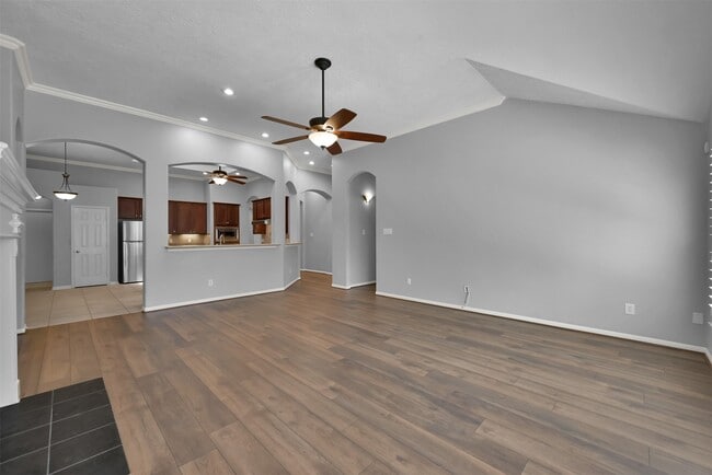 Building Photo - 7 S Hawthorne Hollow Cir