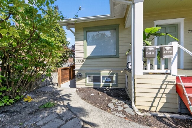 Building Photo - Your Brand-New Home Awaits!