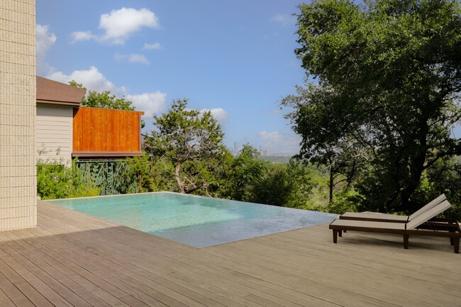 Building Photo - 5205 Scenic View Dr