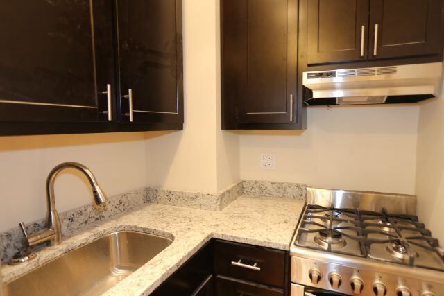 Building Photo - 618 W Patterson Ave