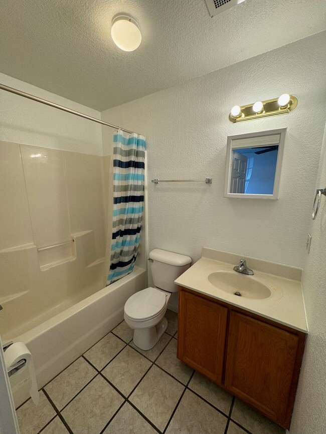 Building Photo - Candler - Two Bedroom Apt Ready for Occupa...