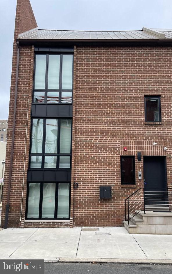 Building Photo - 527 S 20th St