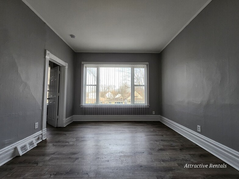 Building Photo - 7636 S Drexel Ave