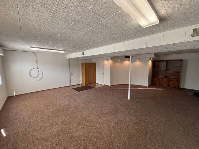 Building Photo - 2543 Edgemont Ave