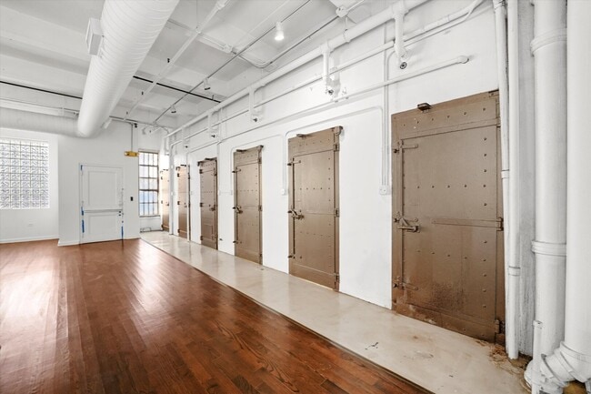 Building Photo - 1301 S Wabash Ave