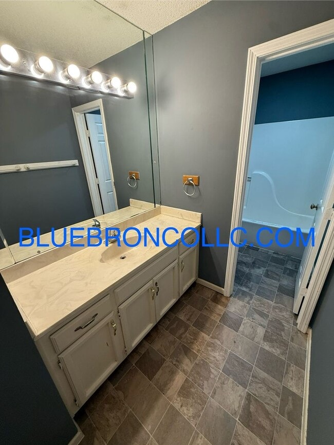 Building Photo - Great unit for a great price, See it today!