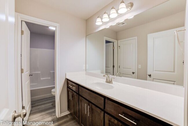 Building Photo - $2,250/mo | 4 Bed, 2.5 Bath | MOVE IN SPECIAL