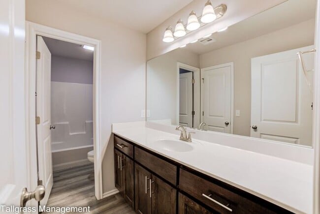 Building Photo - 4/2.5/2 New Construction in Broken Arrow!