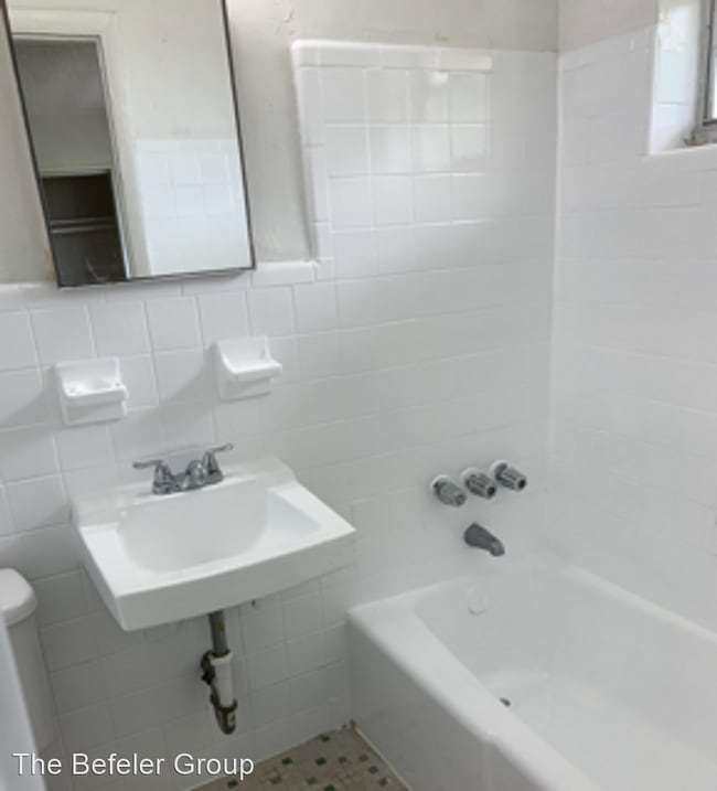 Building Photo - 741 NW 45th Ave