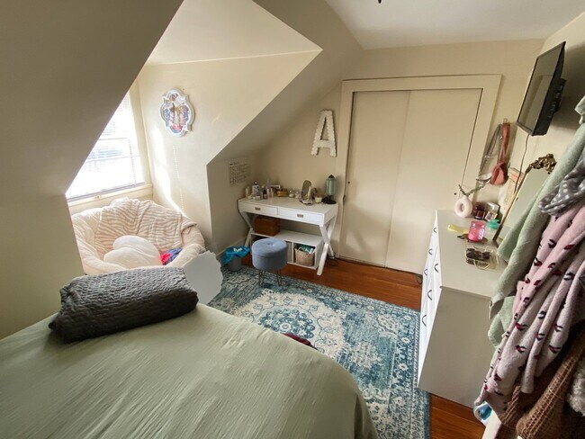 Building Photo - 456 S Graham St