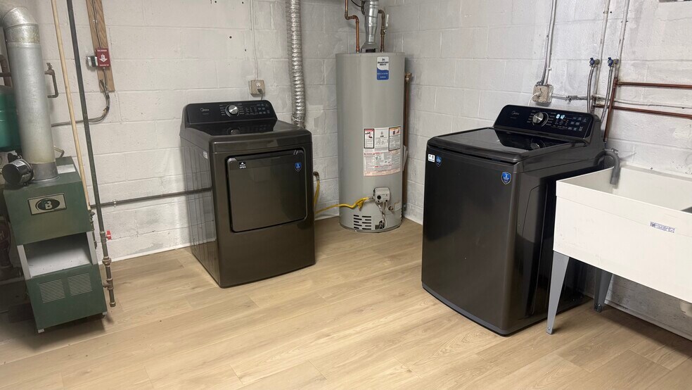 Building Photo - 639 Oakdene Ave