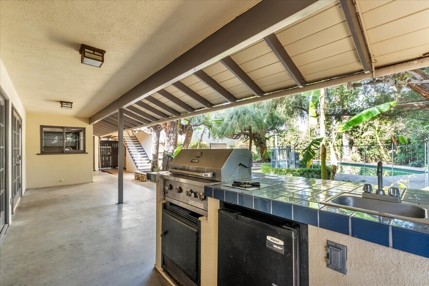 Building Photo - 16553 Hartsook St