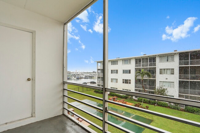 Building Photo - 4500 N Flagler Dr