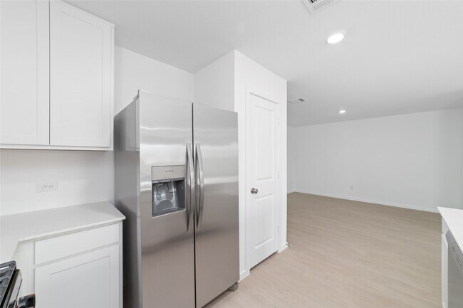 Building Photo - 3028 Huntersville Dr