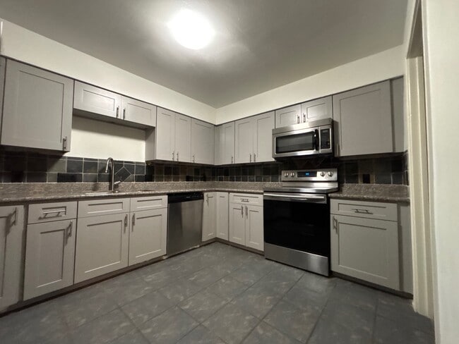 Building Photo - 919 S Ripple Creek Dr