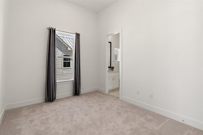 Building Photo - 4503 Grassland Dr