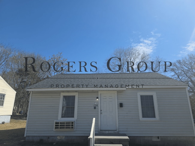 Building Photo - 758 David St